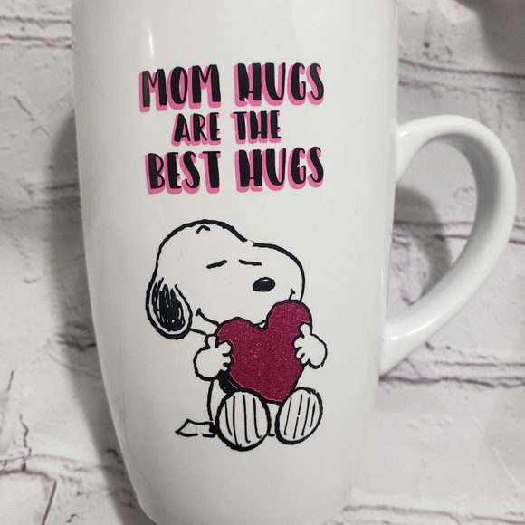 ๐SOLD๐ Peanuts Snoopy Mom Hugs Are The Best Hugs Coffee Mug Tall Mothers Day - Picture 2 of 6